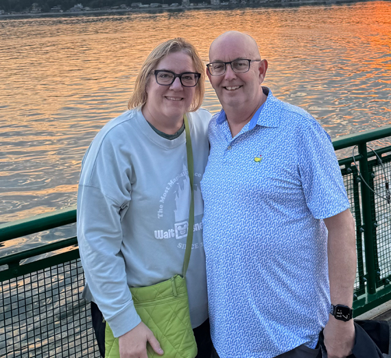 Аэрофотоснимок кампуса, показывающий академический корпус и шпили церкви Святого Алоизия